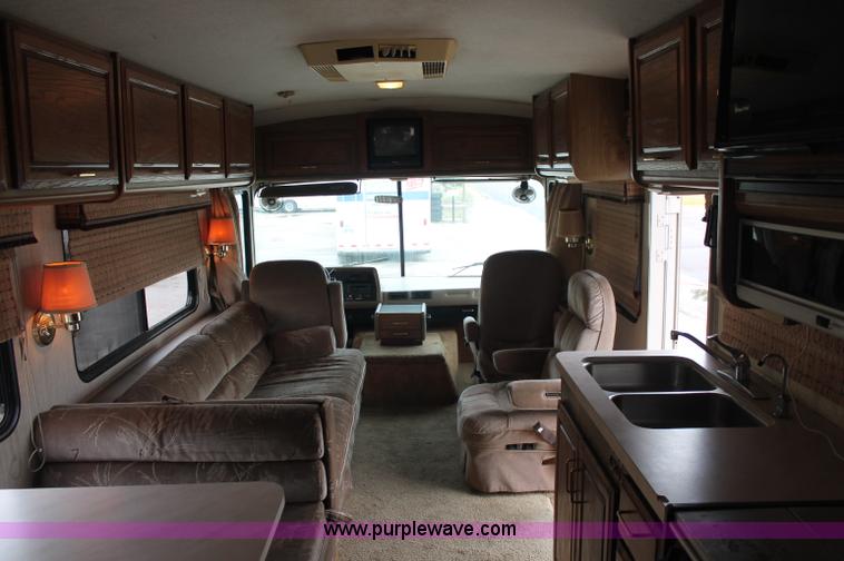 image for item C2824 1991 Fleetwood Bounder 31' RV camper
