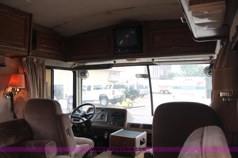 image for item C2824 1991 Fleetwood Bounder 31' RV camper