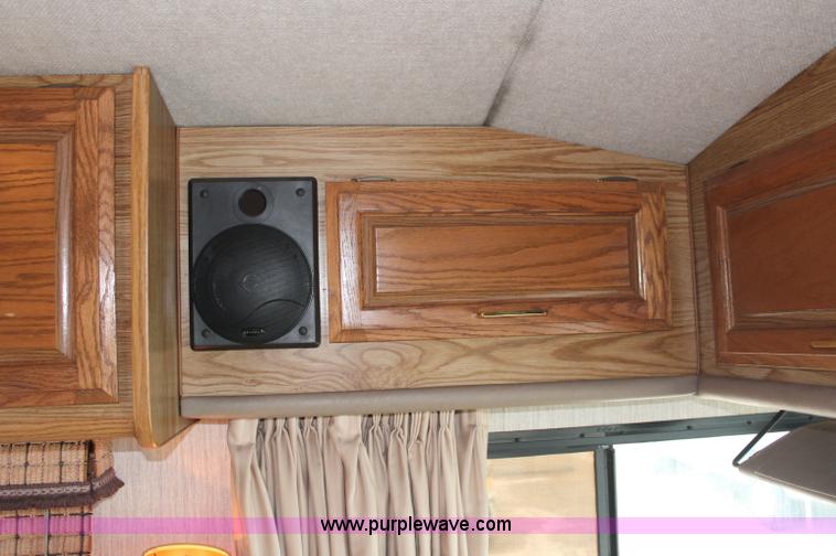 image for item C2824 1991 Fleetwood Bounder 31' RV camper