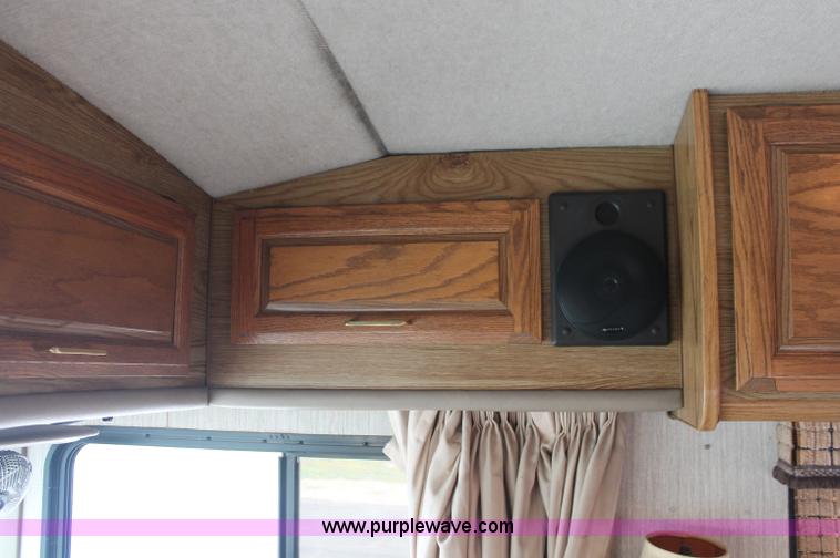 image for item C2824 1991 Fleetwood Bounder 31' RV camper