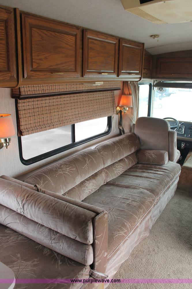 image for item C2824 1991 Fleetwood Bounder 31' RV camper