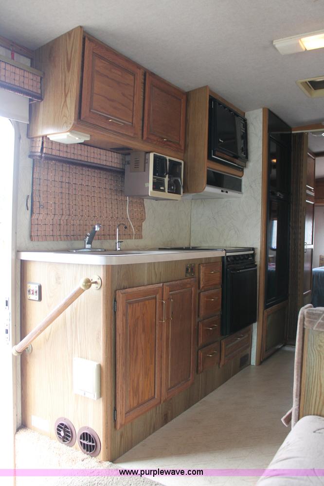 image for item C2824 1991 Fleetwood Bounder 31' RV camper