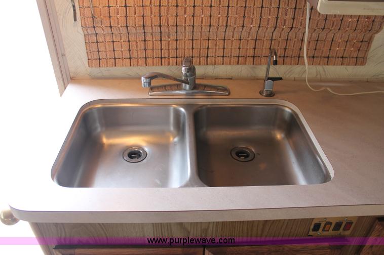 image for item C2824 1991 Fleetwood Bounder 31' RV camper