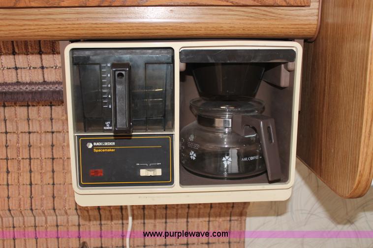 image for item C2824 1991 Fleetwood Bounder 31' RV camper