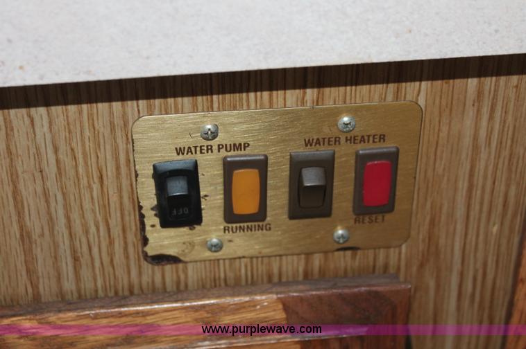 image for item C2824 1991 Fleetwood Bounder 31' RV camper