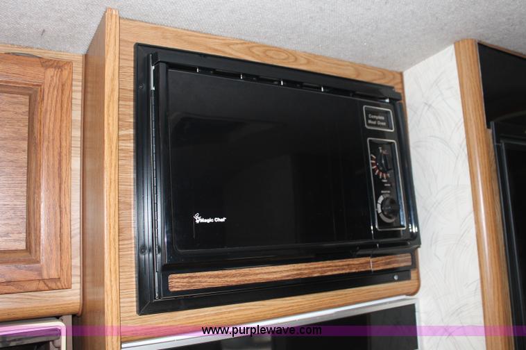 image for item C2824 1991 Fleetwood Bounder 31' RV camper