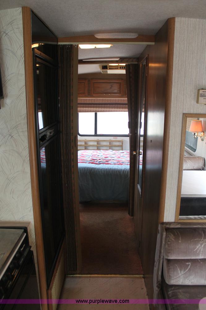 image for item C2824 1991 Fleetwood Bounder 31' RV camper