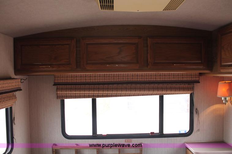 image for item C2824 1991 Fleetwood Bounder 31' RV camper