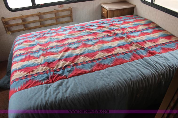 image for item C2824 1991 Fleetwood Bounder 31' RV camper