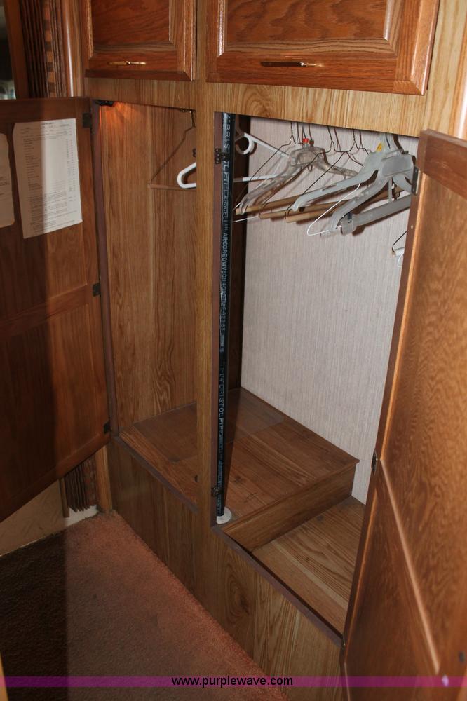 image for item C2824 1991 Fleetwood Bounder 31' RV camper