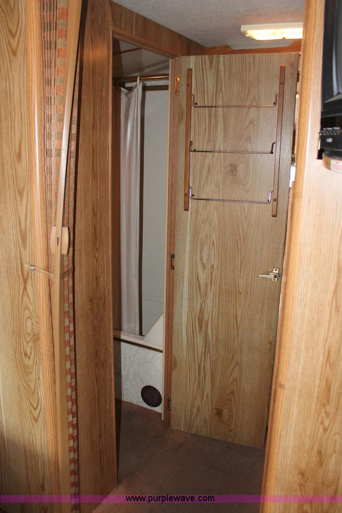 image for item C2824 1991 Fleetwood Bounder 31' RV camper