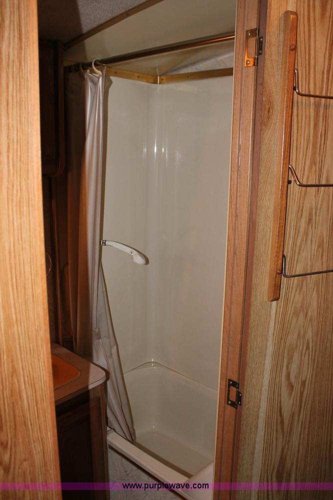 image for item C2824 1991 Fleetwood Bounder 31' RV camper