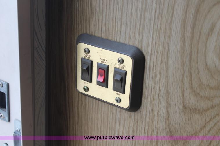 image for item C2824 1991 Fleetwood Bounder 31' RV camper