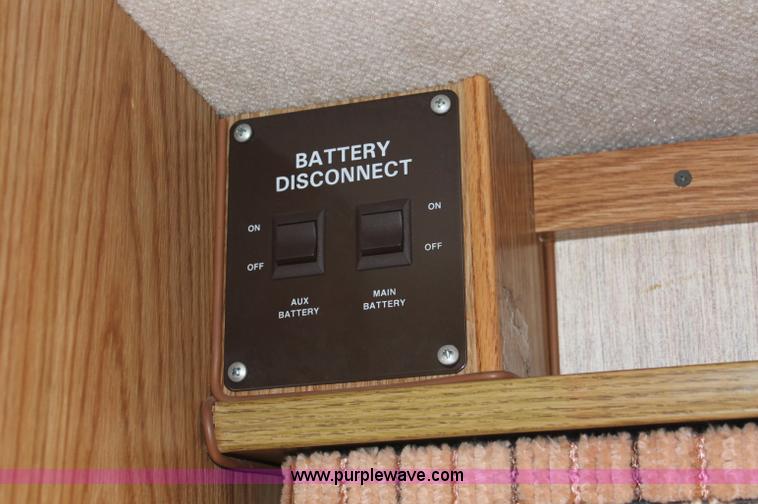 image for item C2824 1991 Fleetwood Bounder 31' RV camper