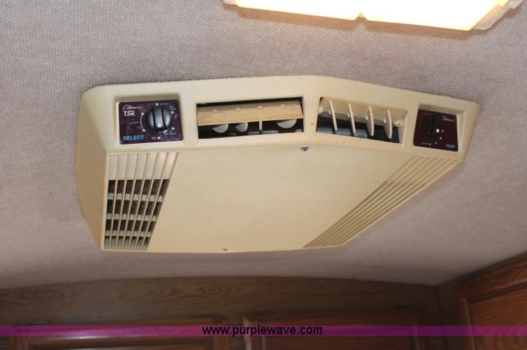 image for item C2824 1991 Fleetwood Bounder 31' RV camper