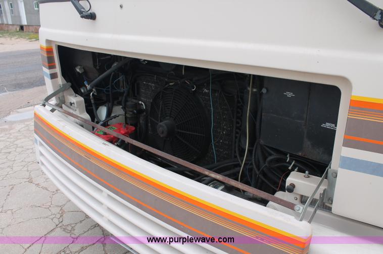 image for item C2824 1991 Fleetwood Bounder 31' RV camper