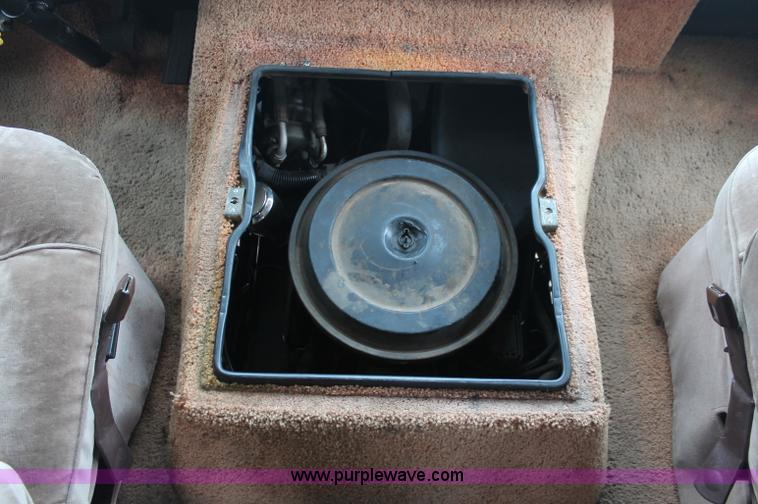 image for item C2824 1991 Fleetwood Bounder 31' RV camper