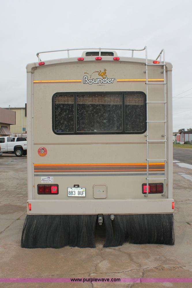 image for item C2824 1991 Fleetwood Bounder 31' RV camper