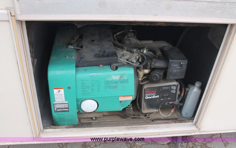 image for item C2824 1991 Fleetwood Bounder 31' RV camper