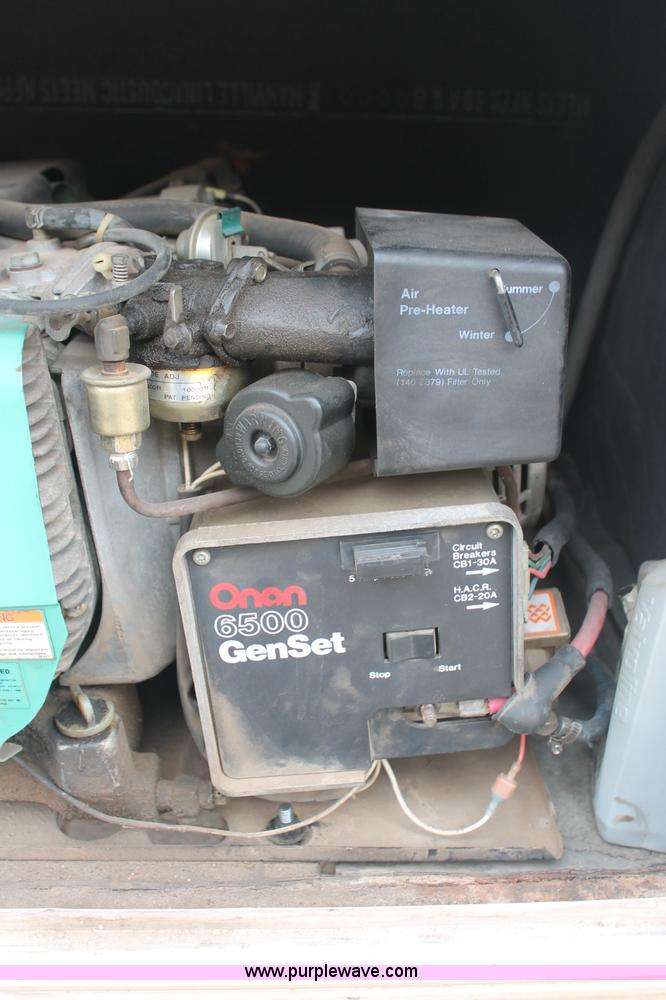 image for item C2824 1991 Fleetwood Bounder 31' RV camper