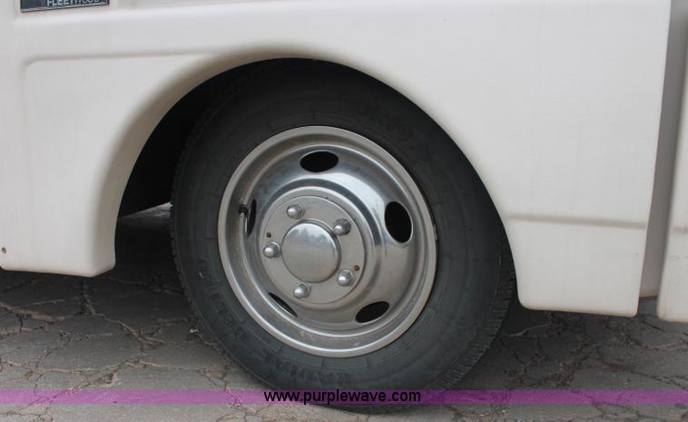 image for item C2824 1991 Fleetwood Bounder 31' RV camper