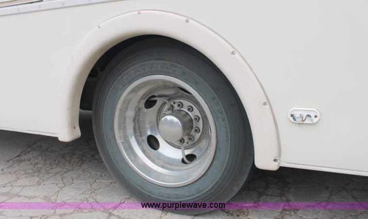 image for item C2824 1991 Fleetwood Bounder 31' RV camper