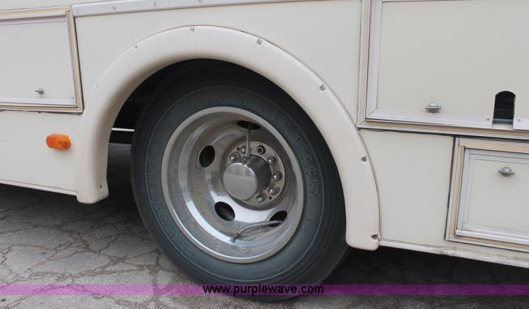 image for item C2824 1991 Fleetwood Bounder 31' RV camper