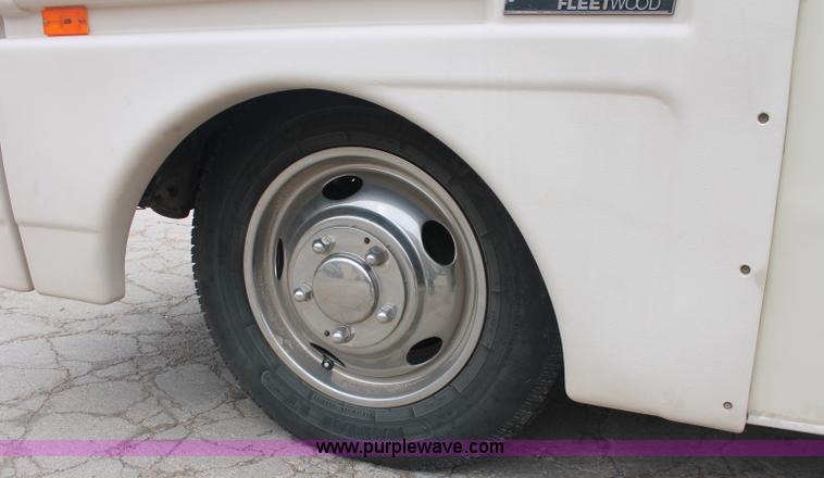 image for item C2824 1991 Fleetwood Bounder 31' RV camper