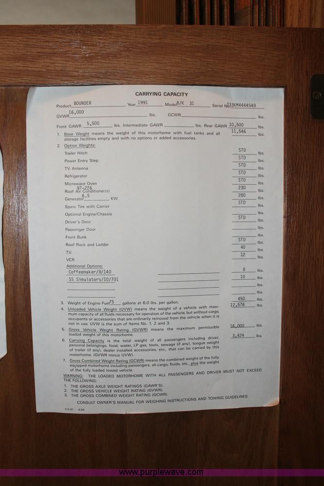 image for item C2824 1991 Fleetwood Bounder 31' RV camper