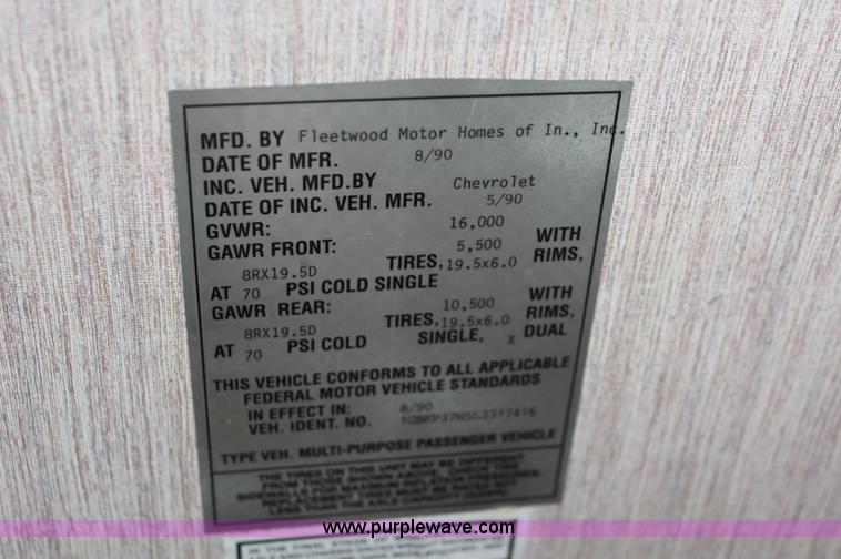 image for item C2824 1991 Fleetwood Bounder 31' RV camper