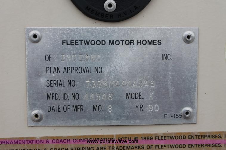 image for item C2824 1991 Fleetwood Bounder 31' RV camper