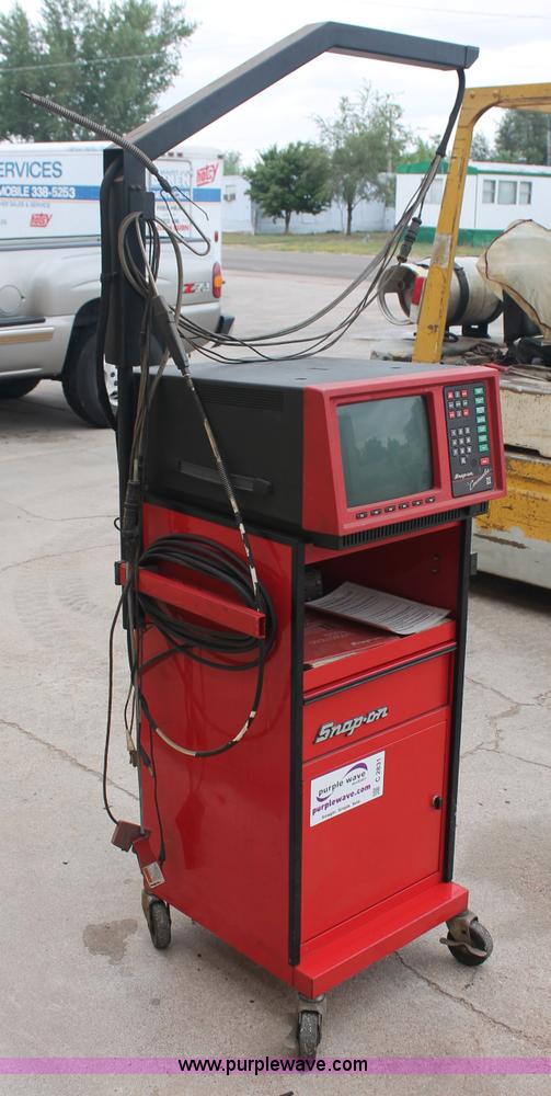 image for item C2831 Digital oscilloscope and exhaust analyzer