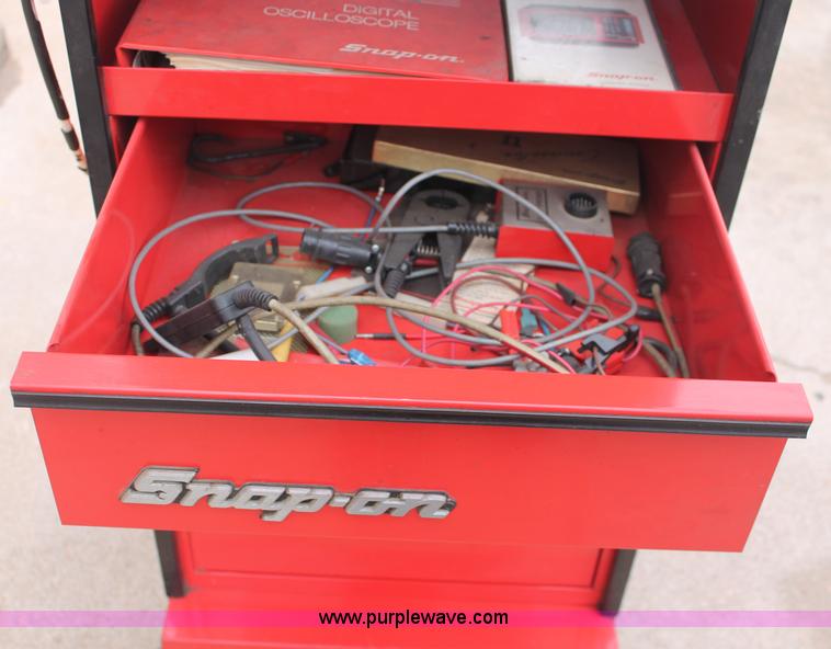 image for item C2831 Digital oscilloscope and exhaust analyzer