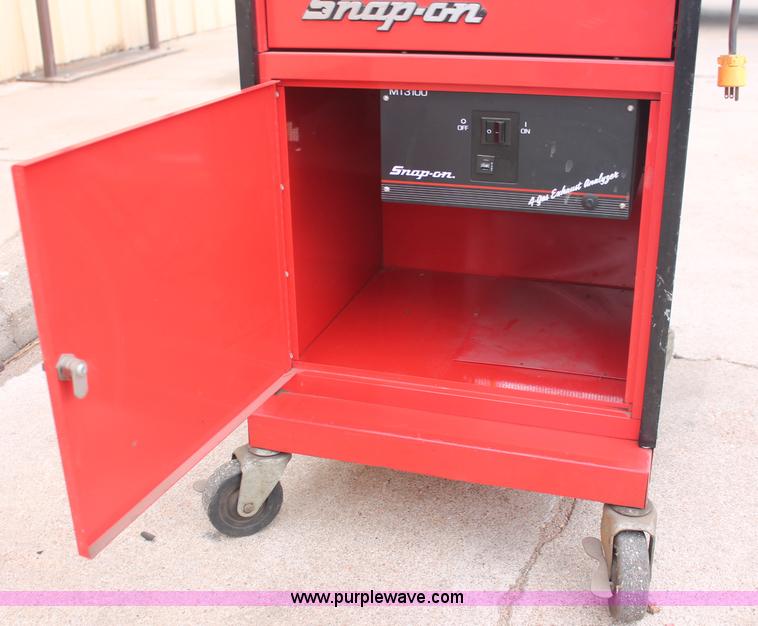 image for item C2831 Digital oscilloscope and exhaust analyzer