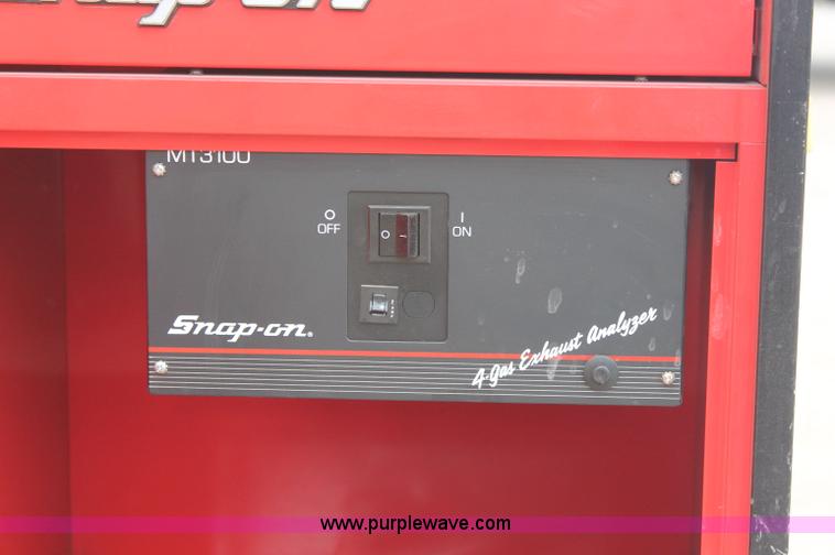 image for item C2831 Digital oscilloscope and exhaust analyzer