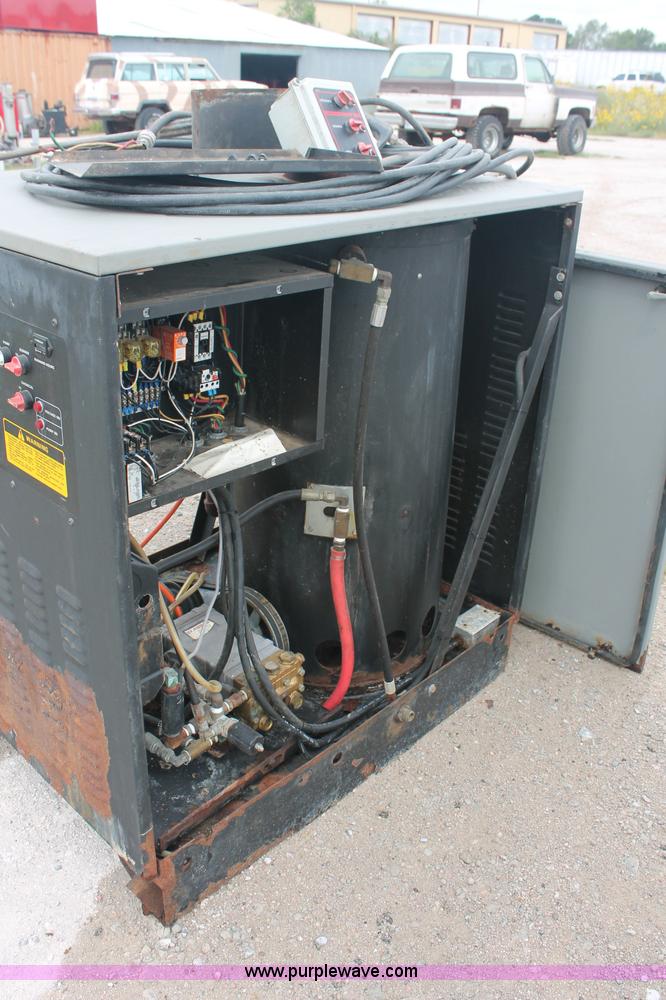 image for item C2843 Landa VNG power washer