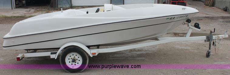 image for item C2846 1991 Four Winns Fling jet boat