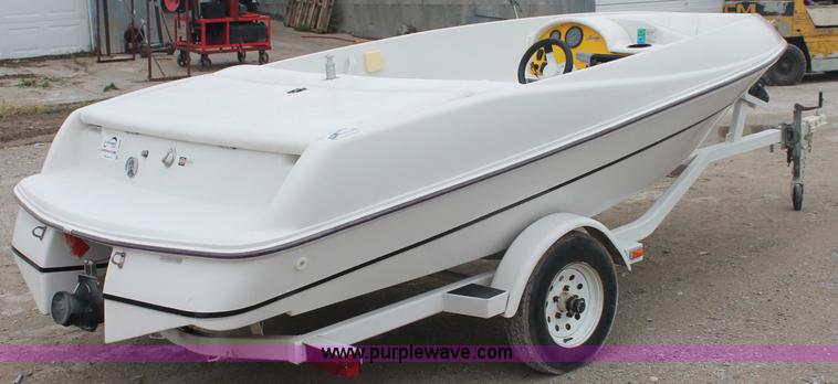 image for item C2846 1991 Four Winns Fling jet boat