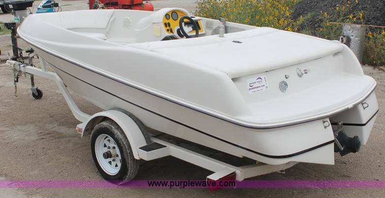 image for item C2846 1991 Four Winns Fling jet boat