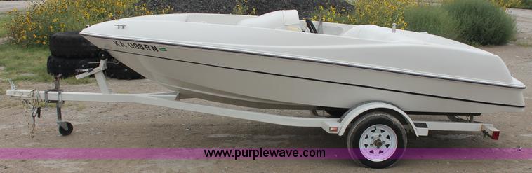 image for item C2846 1991 Four Winns Fling jet boat