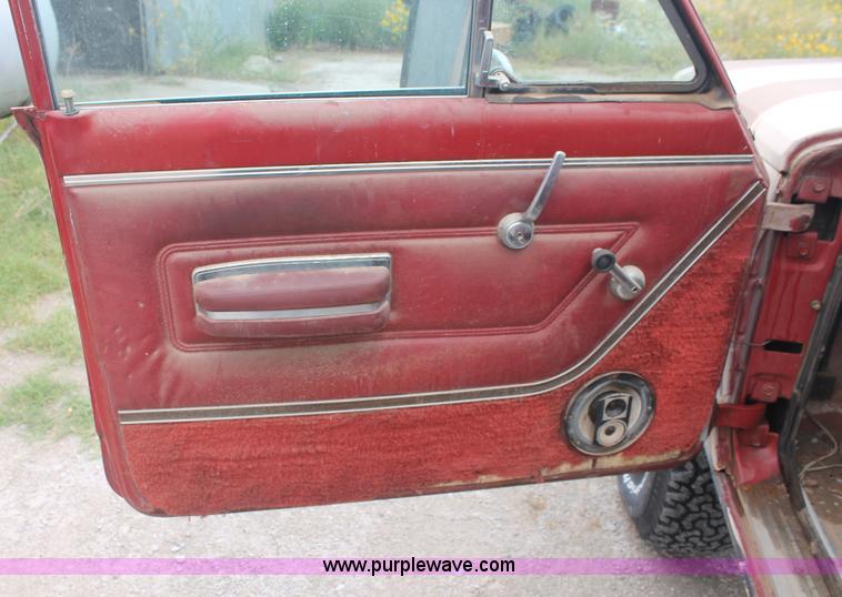 image for item C2849 1977 Jeep Wagoneer SUV