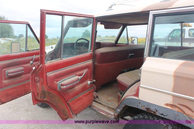 image for item C2849 1977 Jeep Wagoneer SUV