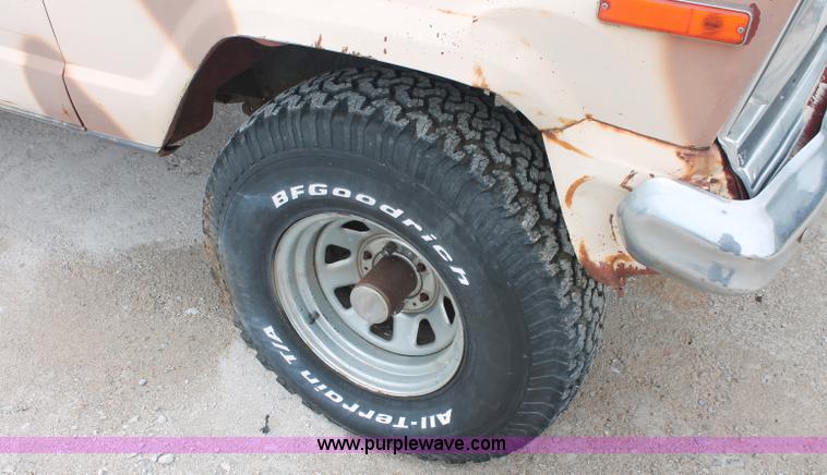 image for item C2849 1977 Jeep Wagoneer SUV