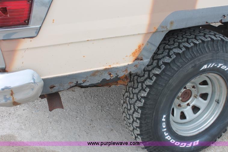 image for item C2849 1977 Jeep Wagoneer SUV