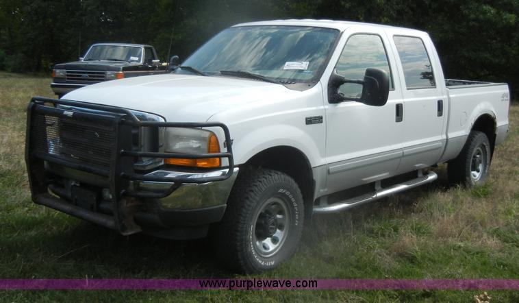 image for item D4412 2001 Ford F250 XLT Super Duty crew cab pickup truck