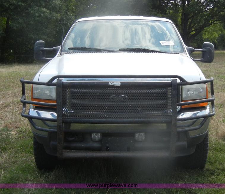 image for item D4412 2001 Ford F250 XLT Super Duty crew cab pickup truck