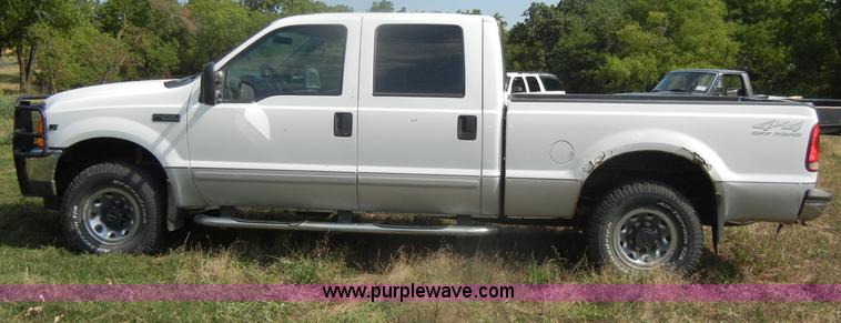 image for item D4412 2001 Ford F250 XLT Super Duty crew cab pickup truck