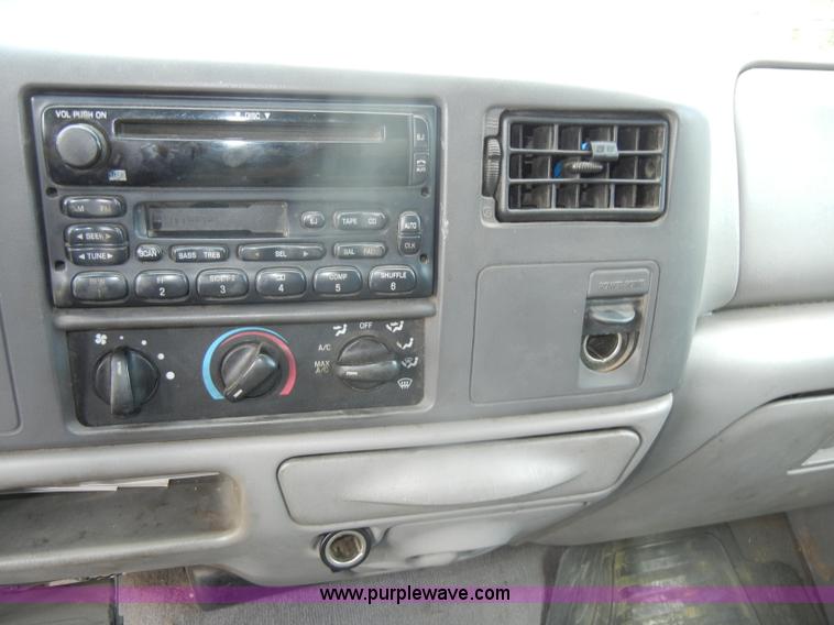 image for item D4412 2001 Ford F250 XLT Super Duty crew cab pickup truck