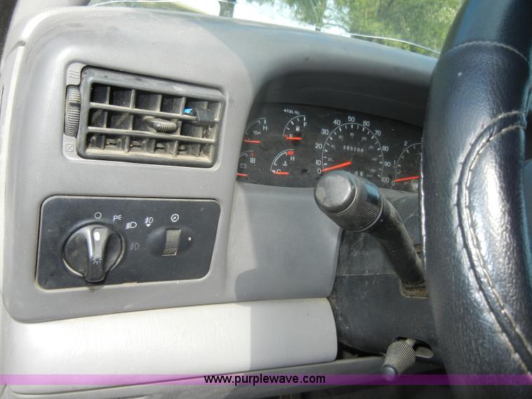 image for item D4412 2001 Ford F250 XLT Super Duty crew cab pickup truck