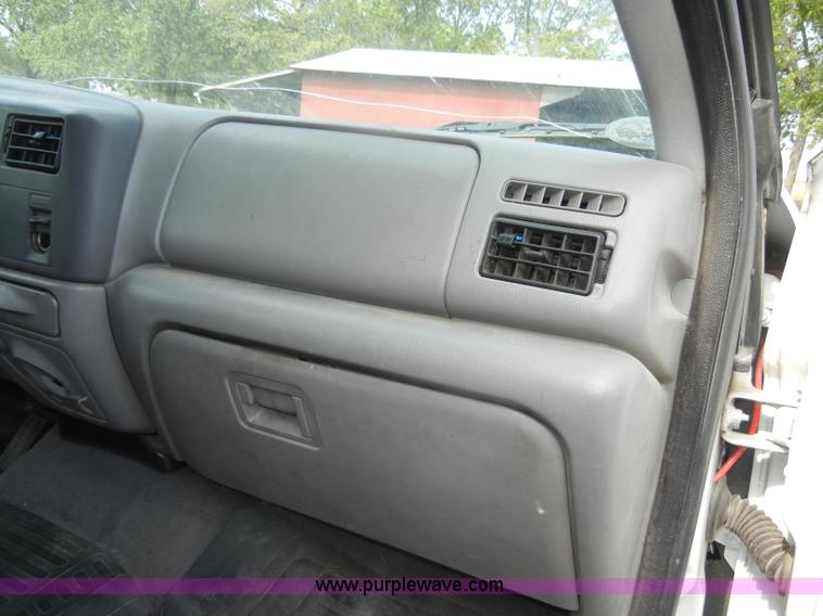 image for item D4412 2001 Ford F250 XLT Super Duty crew cab pickup truck